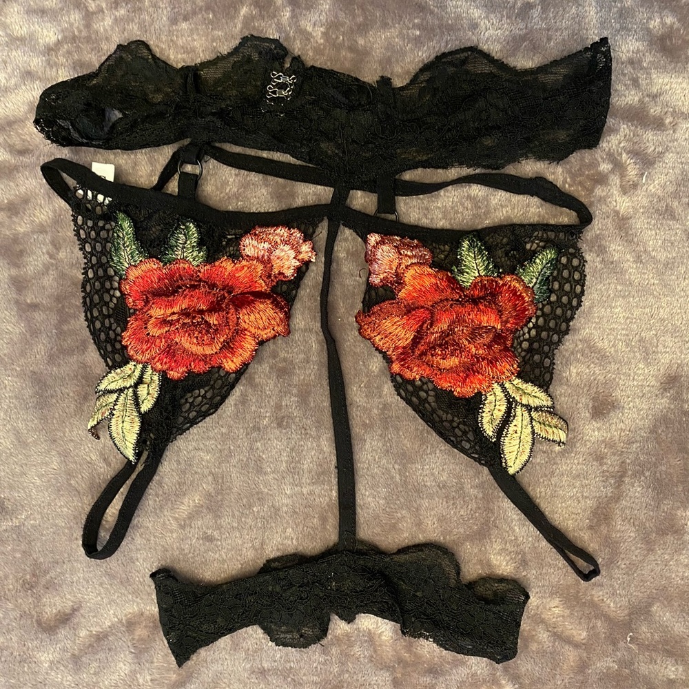 ROSE LACE BRALETE W CHOKER